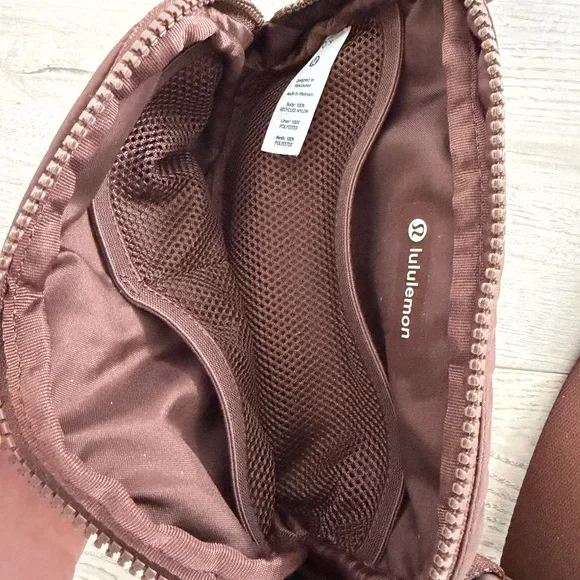 Lululemon Everywhere Belt Bag 1L in Java | Chocolate Brown - Picture 9 of 11
